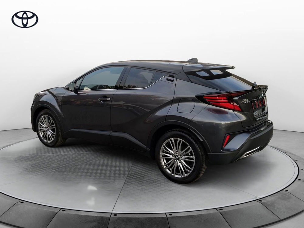 Toyota Toyota C-HR nuova a Como (7)