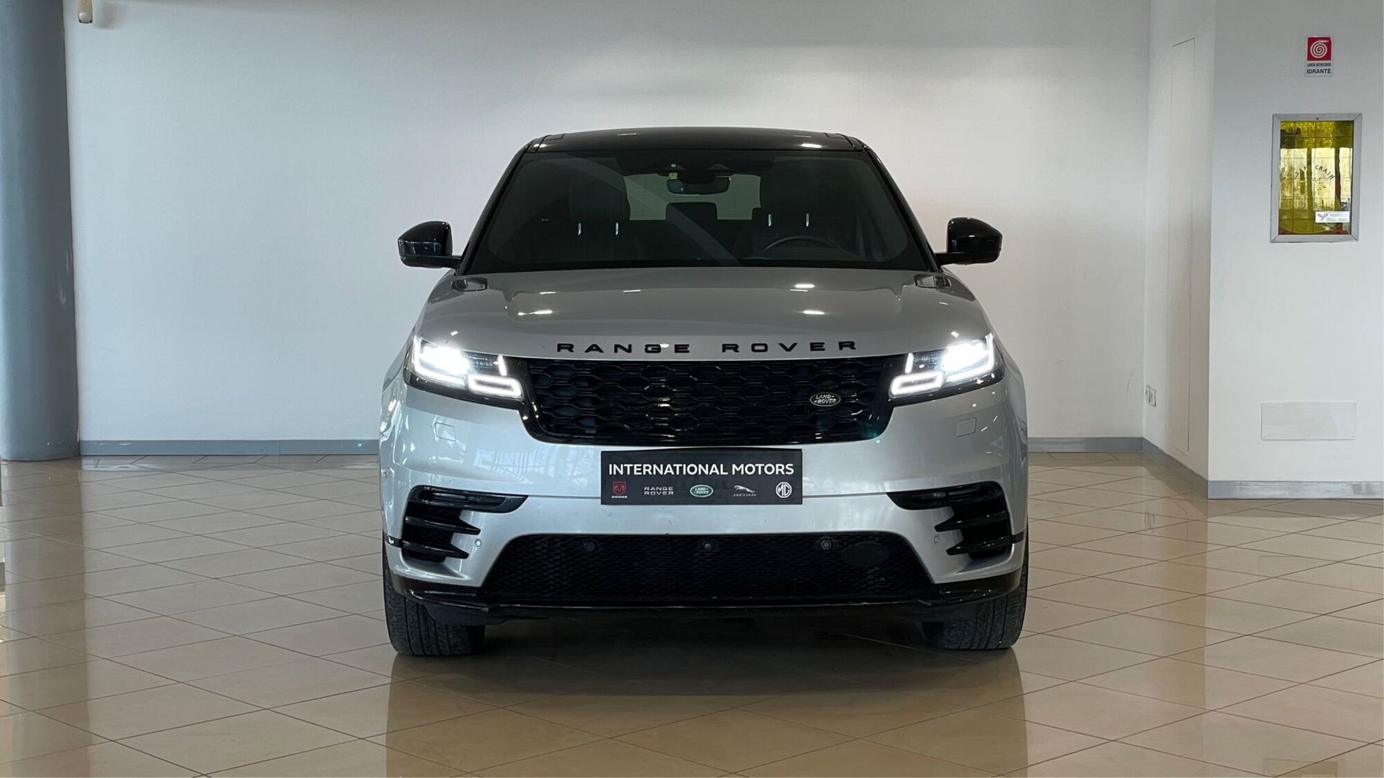 Land Rover Range Rover Velar 2.0D I4 204 CV R-Dynamic SE  del 2021 usata a Firenze