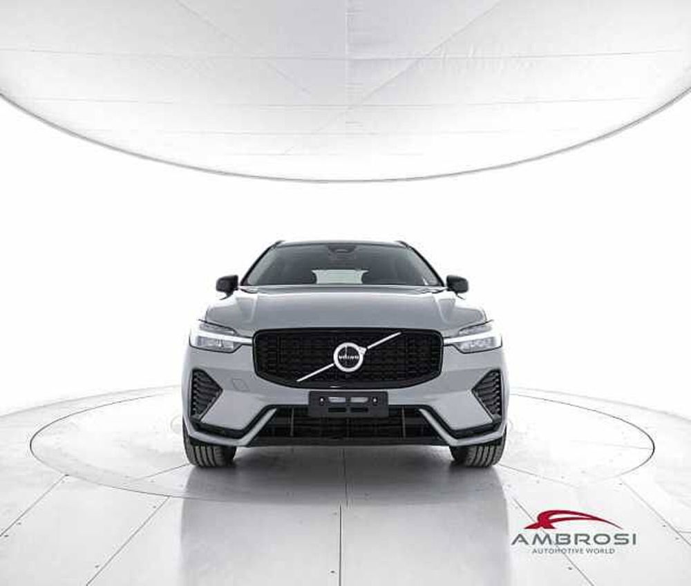 Volvo XC60 B4 (d) AWD automatico Plus Dark nuova a Corciano (5)