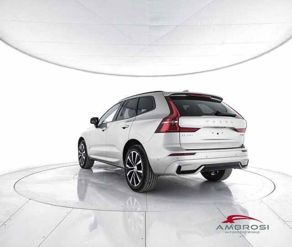 Volvo XC60 B4 (d) AWD automatico Plus Dark nuova a Viterbo (4)