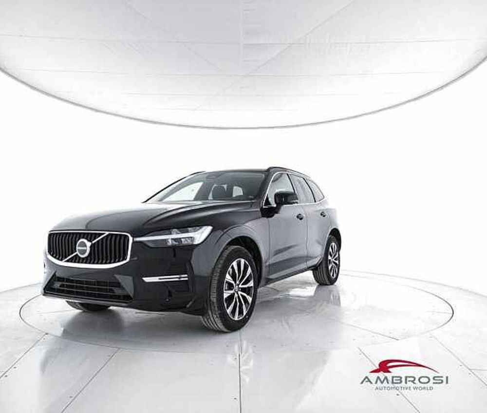 Volvo XC60 B4 (d) AWD automatico Plus Dark nuova a Viterbo