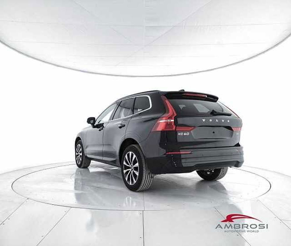 Volvo XC60 B4 (d) AWD automatico Plus Dark nuova a Viterbo (4)