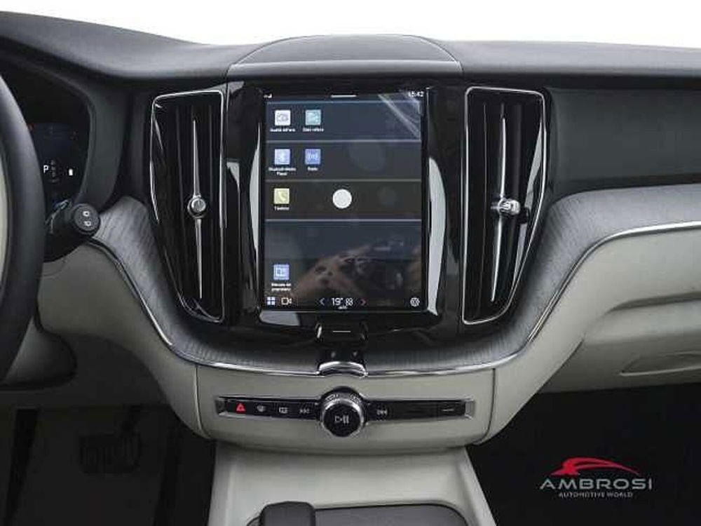 Volvo XC60 nuova a Viterbo (16)