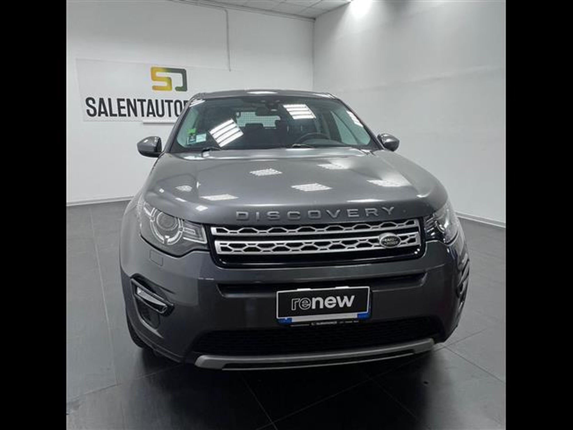 Land Rover Discovery Sport 2.0 TD4 150 CV Pure  del 2016 usata a Lecce