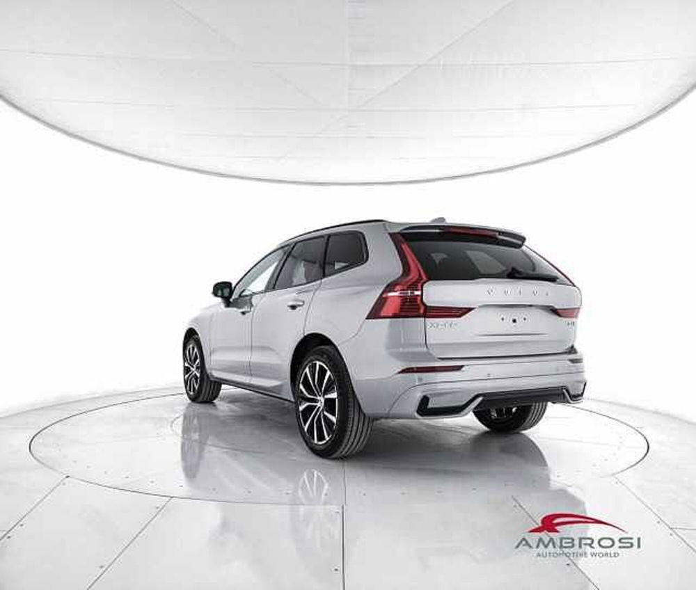 Volvo XC60 B4 (d) AWD automatico Core nuova a Corciano (4)