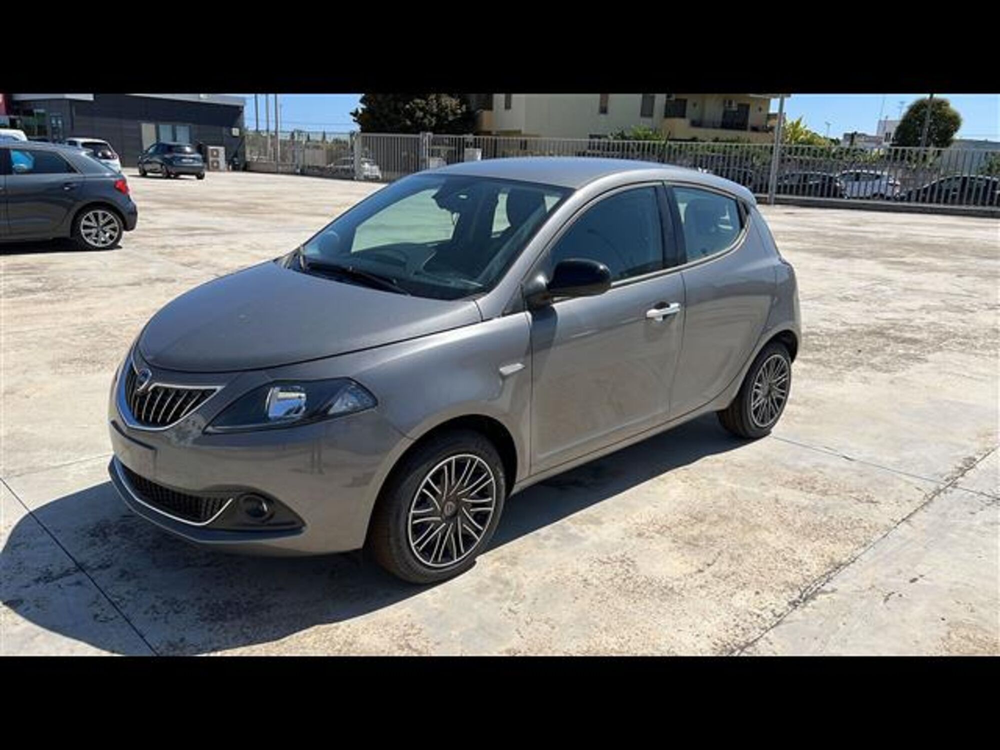 Lancia Ypsilon 1.0 FireFly 5 porte S&amp;S Hybrid Gold Plus nuova a Brindisi