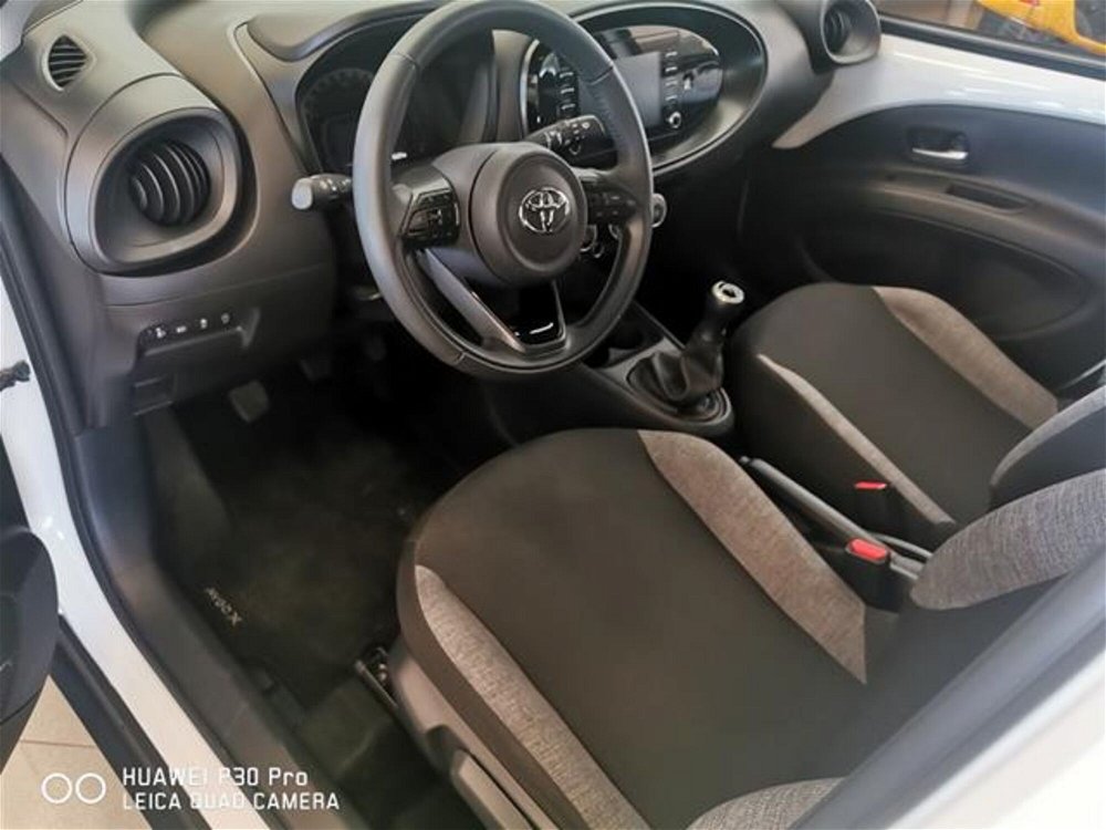 Toyota Aygo X 1.0 VVT-i 72 CV 5 porte Lounge del 2022 usata a Brindisi (3)
