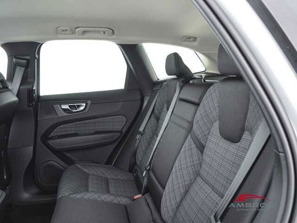 Volvo XC60 nuova a Viterbo (10)