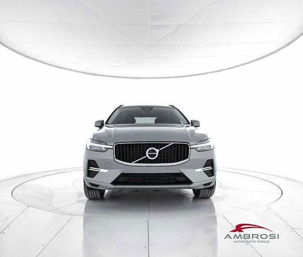 Volvo XC60 B4 (d) AWD automatico Core nuova a Viterbo (5)