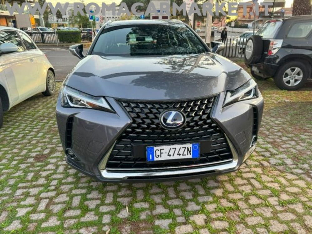 Lexus UX usata a Roma (10)