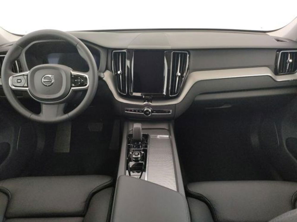 Volvo XC60 nuova a Modena (10)