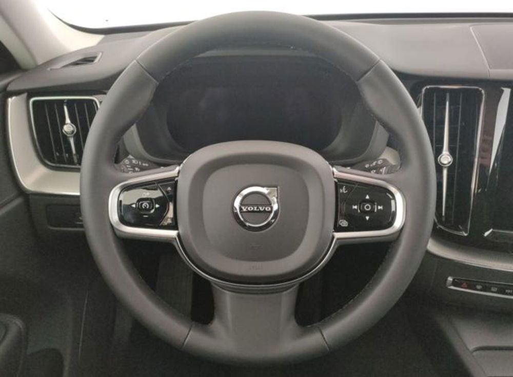 Volvo XC60 nuova a Modena (12)