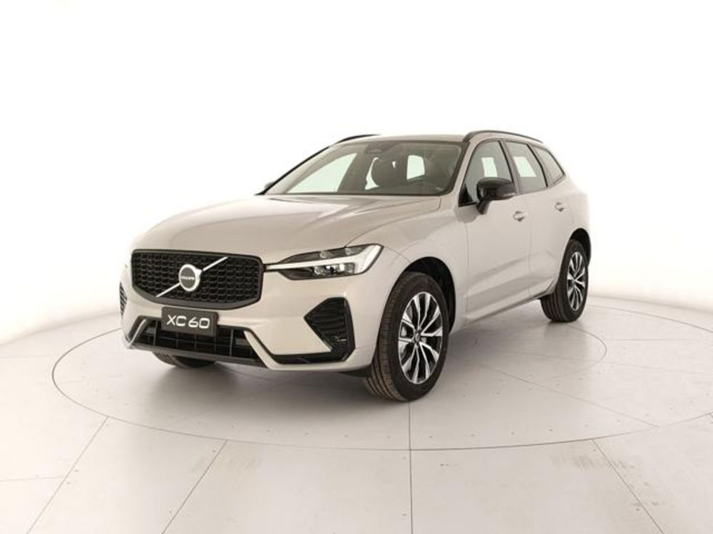 Volvo XC60 B4 automatico Plus Dark  nuova a Modena (2)