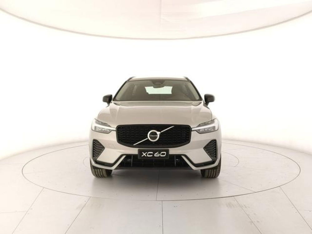 Volvo XC60 nuova a Modena (7)