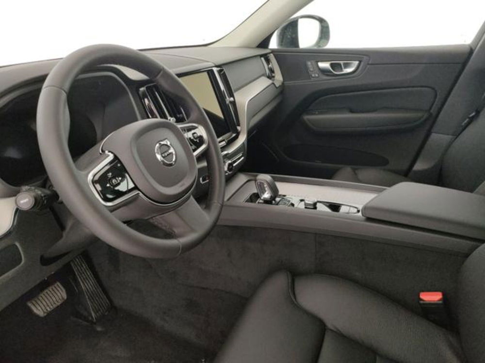 Volvo XC60 nuova a Modena (9)