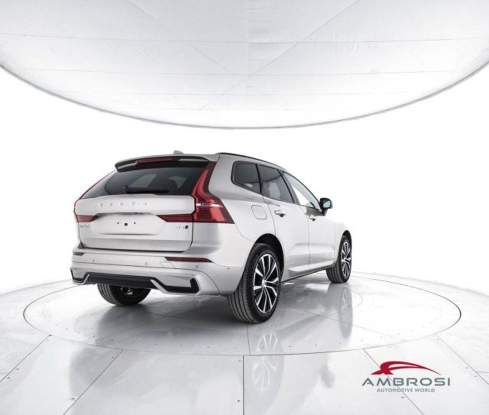 Volvo XC60 B4 (d) AWD automatico Plus Dark nuova a Corciano (3)