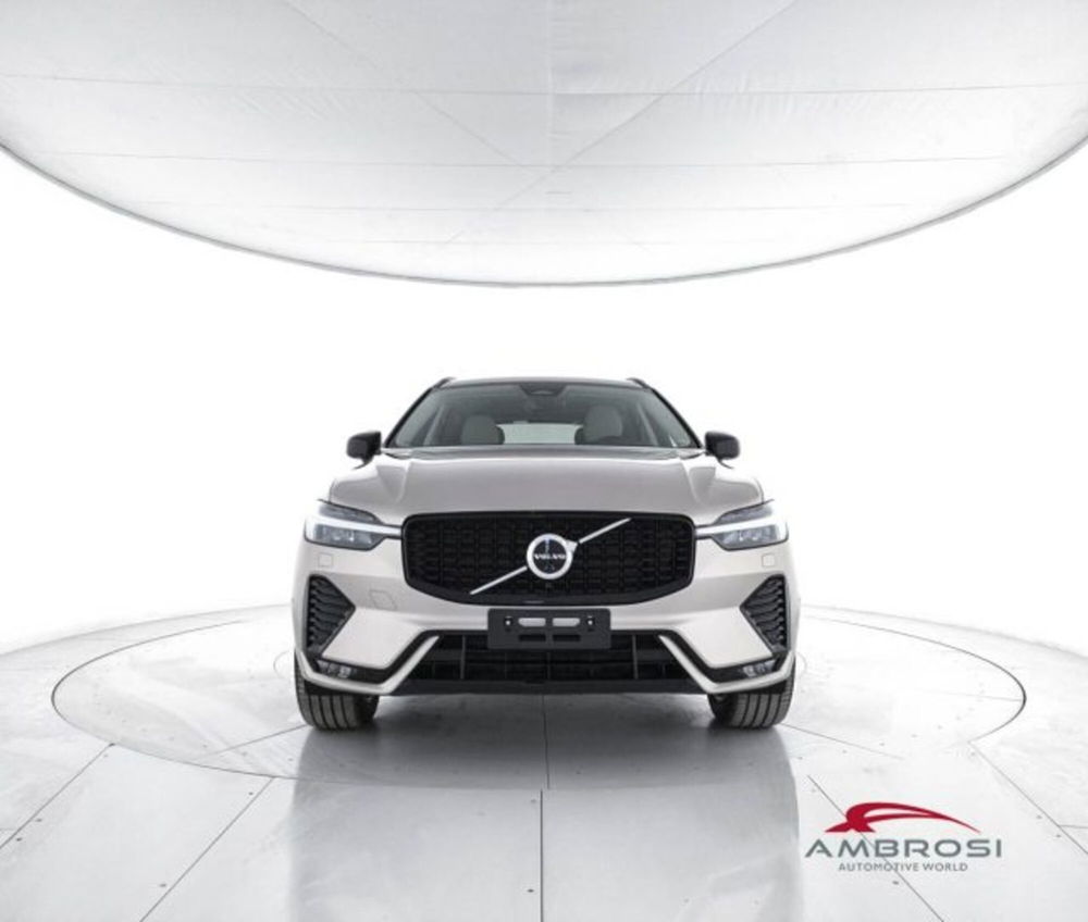 Volvo XC60 B4 (d) AWD automatico Plus Dark nuova a Corciano (5)