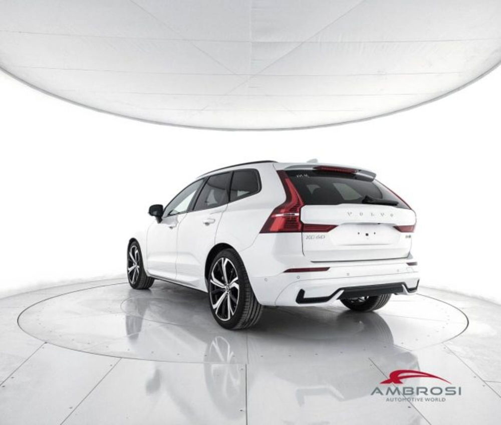 Volvo XC60 B4 (d) AWD automatico Ultimate Dark nuova a Corciano (4)