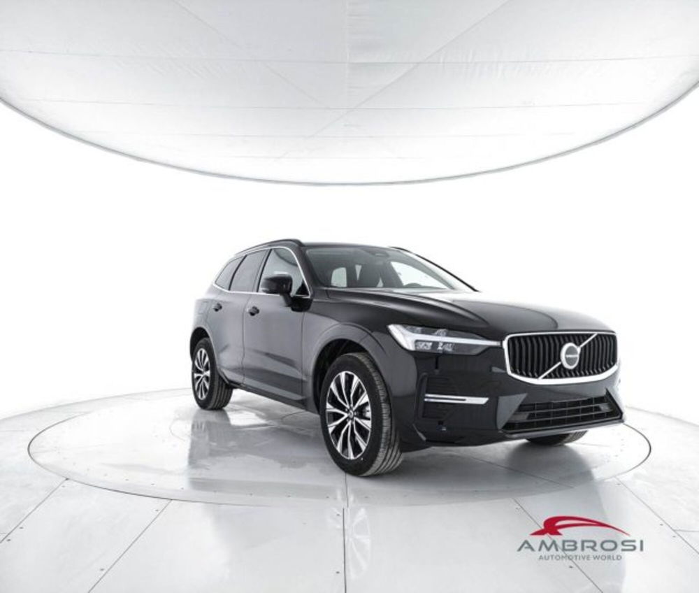 Volvo XC60 B4 (d) AWD automatico Core nuova a Corciano (2)