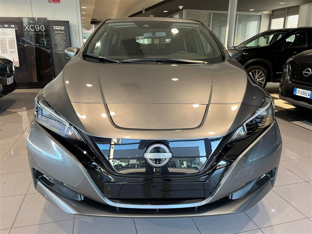 Nissan Leaf N-Connecta 62 kWh nuova a Pordenone (3)