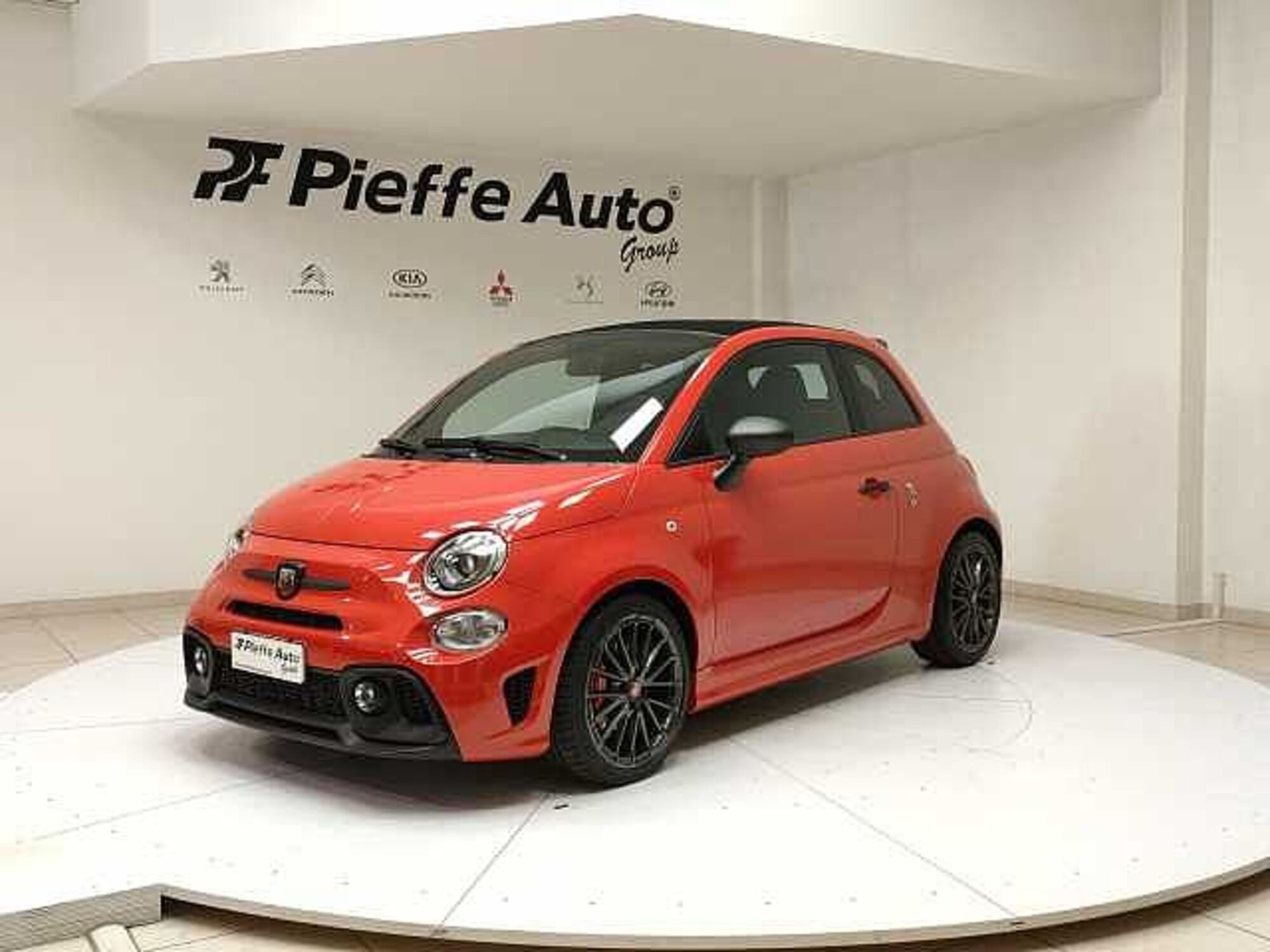 Abarth 595 Cabrio 595 C 1.4 Turbo T-Jet 180 CV Competizione  del 2021 usata a Teramo