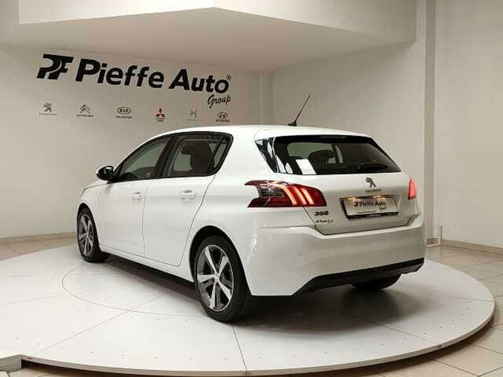 Peugeot 308 PureTech Turbo 130 S&S Active  del 2020 usata a Teramo (3)