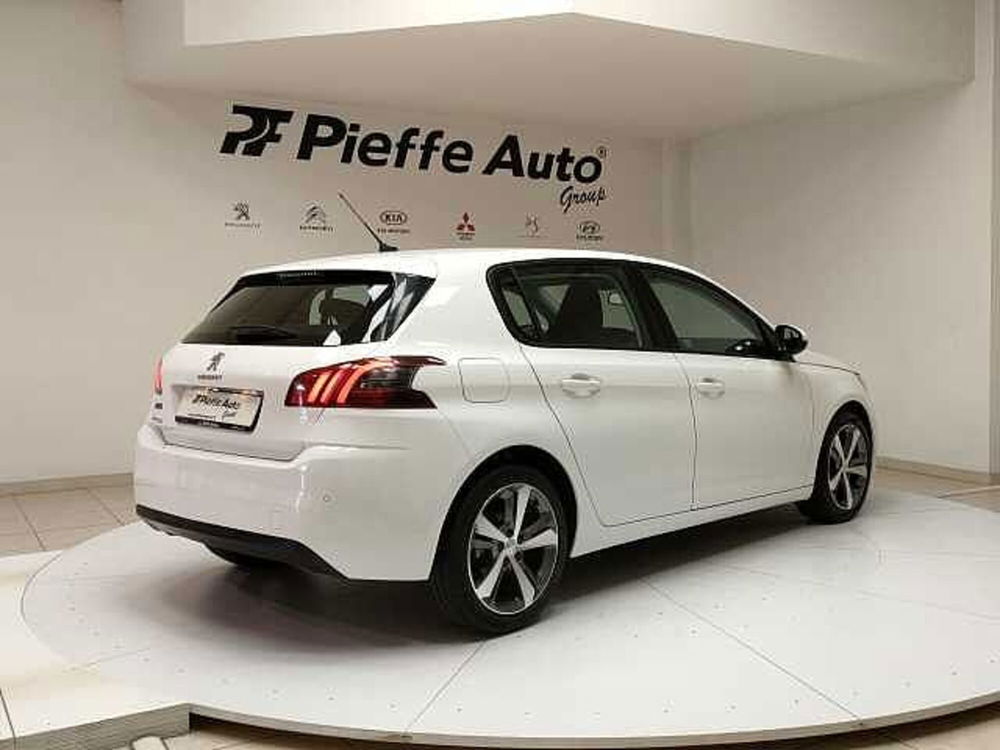 Peugeot 308 PureTech Turbo 130 S&S Active  del 2020 usata a Teramo (4)