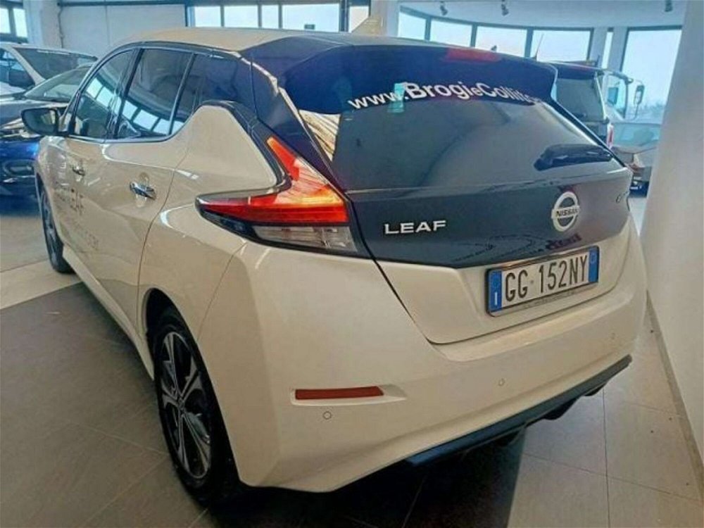 Nissan Leaf Tekna 62 kWh del 2021 usata a Empoli (4)