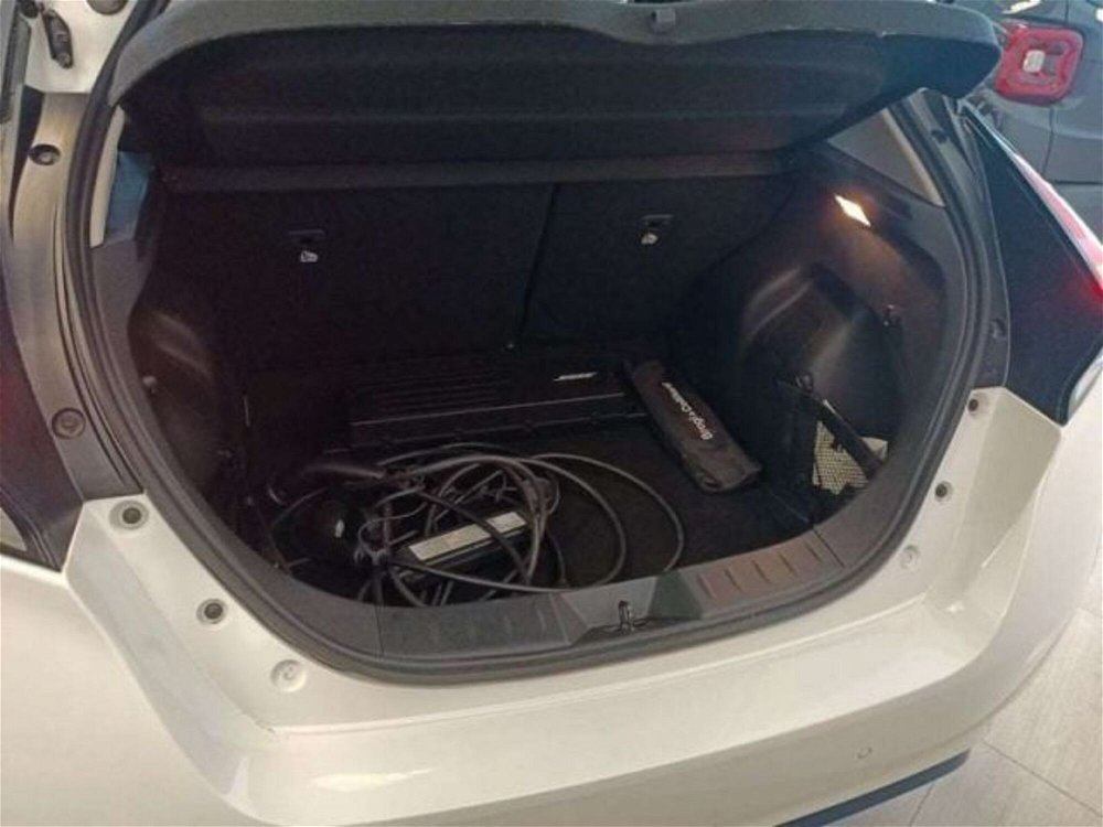 Nissan Leaf Tekna 62 kWh del 2021 usata a Empoli (5)