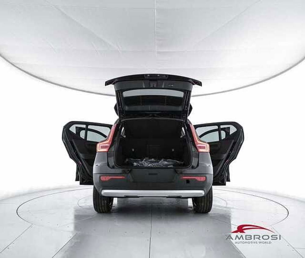 Volvo XC40 nuova a Viterbo (7)