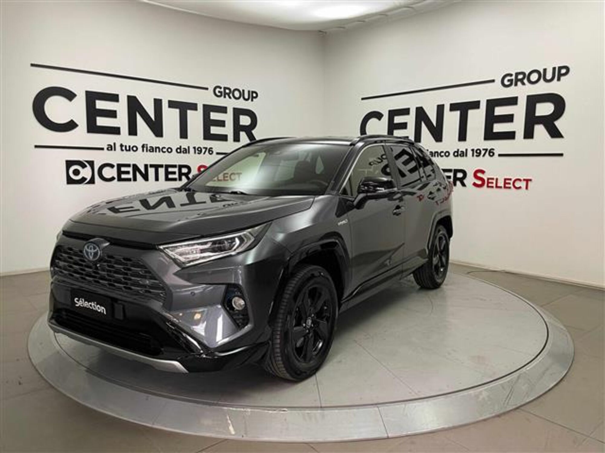 Toyota Rav4 vvt-ie h Style 2wd 218cv e-cvt del 2019 usata a Napoli