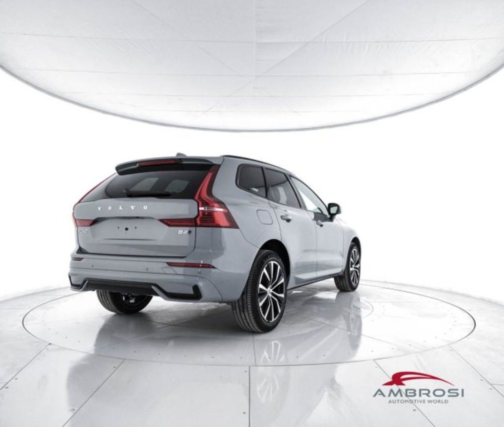 Volvo XC60 B4 (d) AWD automatico Plus Dark nuova a Corciano (3)