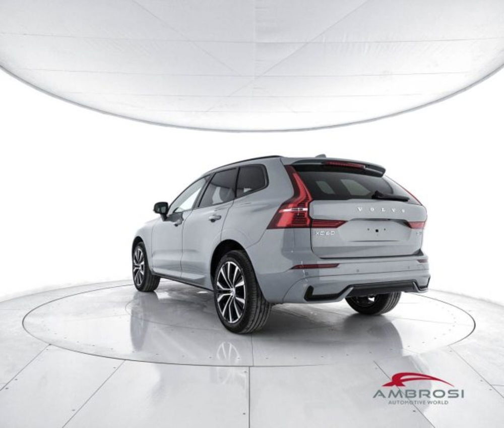 Volvo XC60 B4 (d) AWD automatico Plus Dark nuova a Corciano (4)