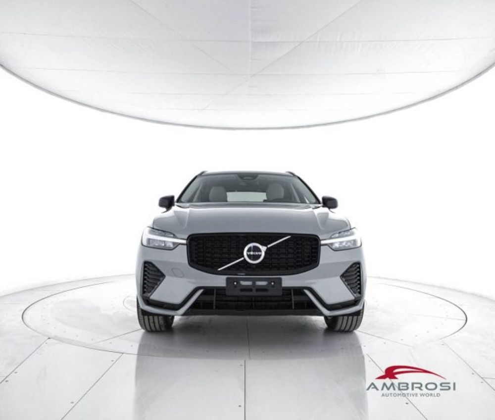 Volvo XC60 B4 (d) AWD automatico Plus Dark nuova a Corciano (5)