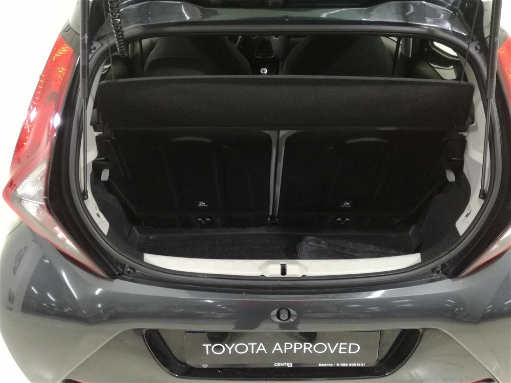 Toyota Aygo Connect 1.0 VVT-i 72 CV 5 porte x-play del 2020 usata a Salerno (5)