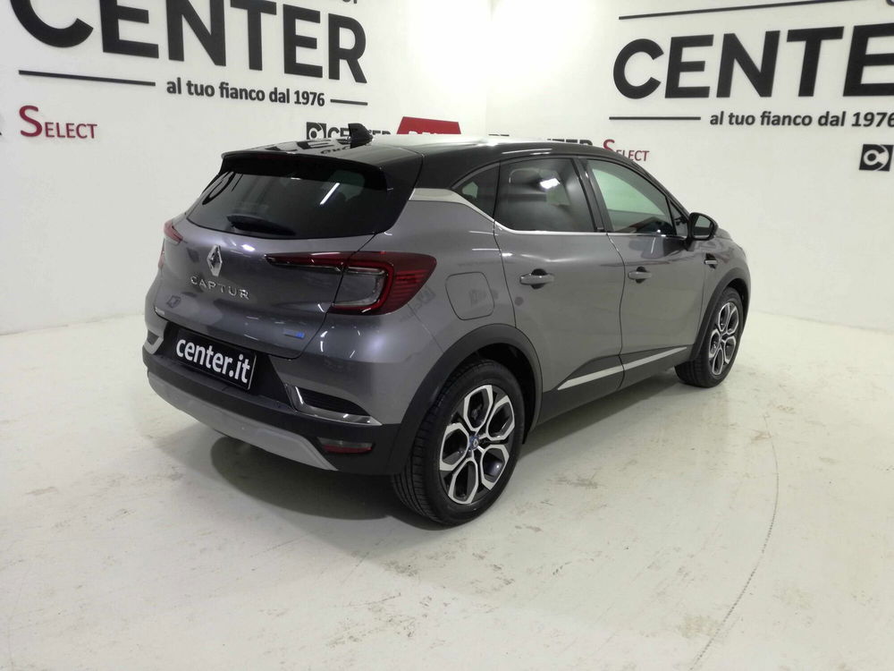 Renault Captur Plug-in Hybrid E-Tech 160 CV Intens  del 2021 usata a Salerno (2)