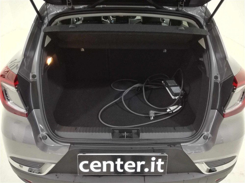 Renault Captur Plug-in Hybrid E-Tech 160 CV Intens  del 2021 usata a Salerno (5)