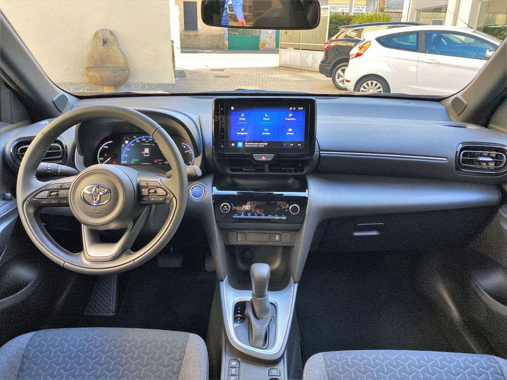 Toyota Yaris Cross nuova a Varese (10)