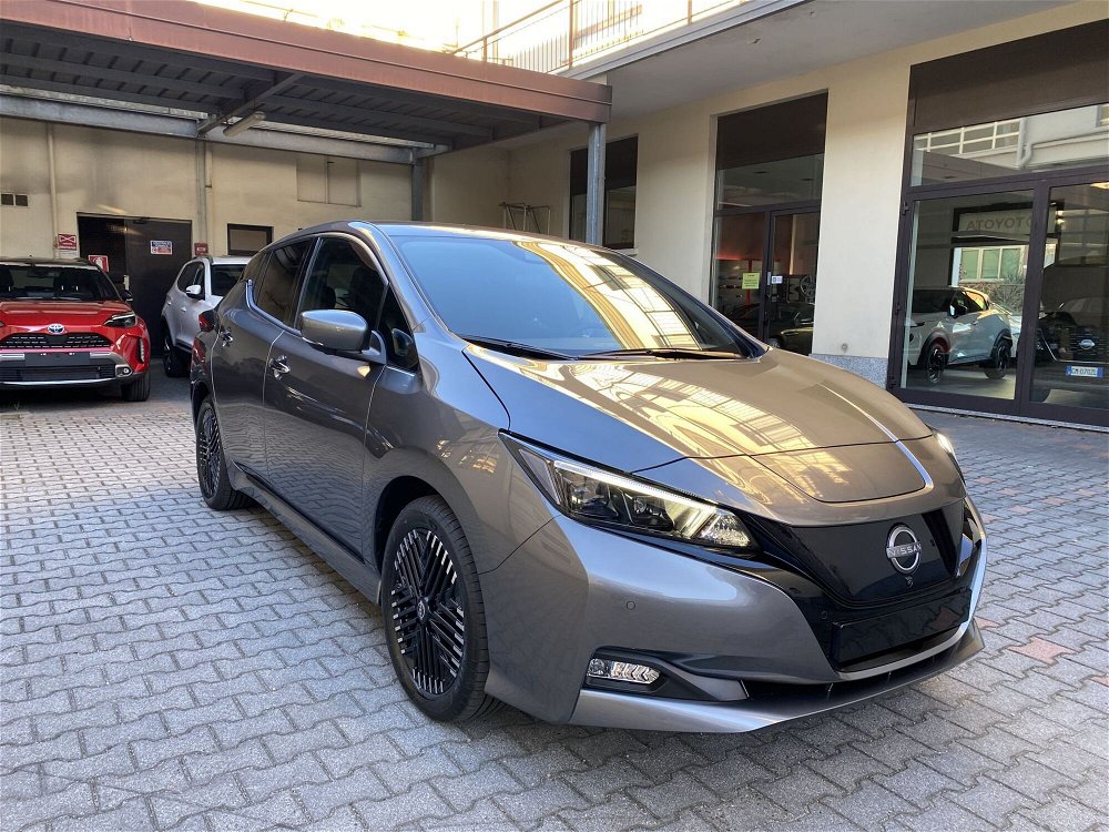 Nissan Leaf Acenta 40 kWh  nuova a Gallarate (3)