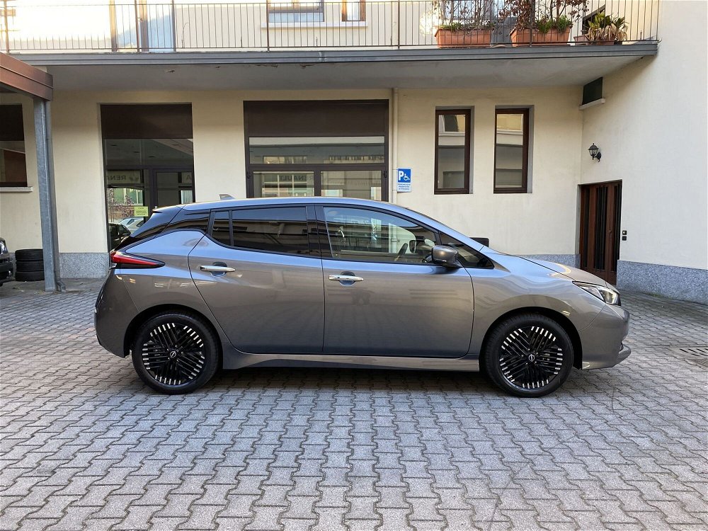 Nissan Leaf Acenta 40 kWh  nuova a Gallarate (4)