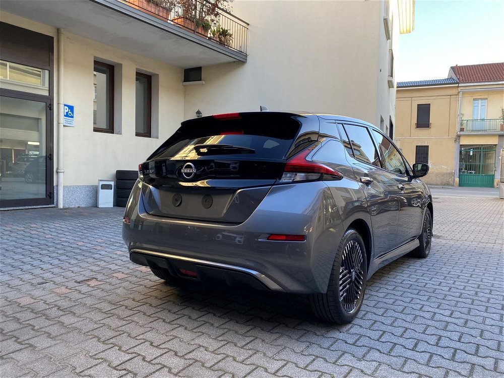 Nissan Leaf Acenta 40 kWh  nuova a Gallarate (5)