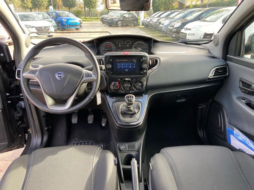 Lancia Ypsilon usata a Caserta (7)