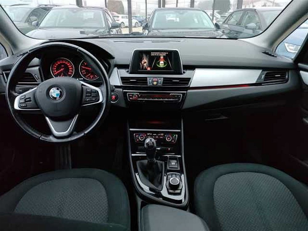 BMW Serie 2 Active Tourer 218i  Advantage  del 2016 usata a Lucca (4)