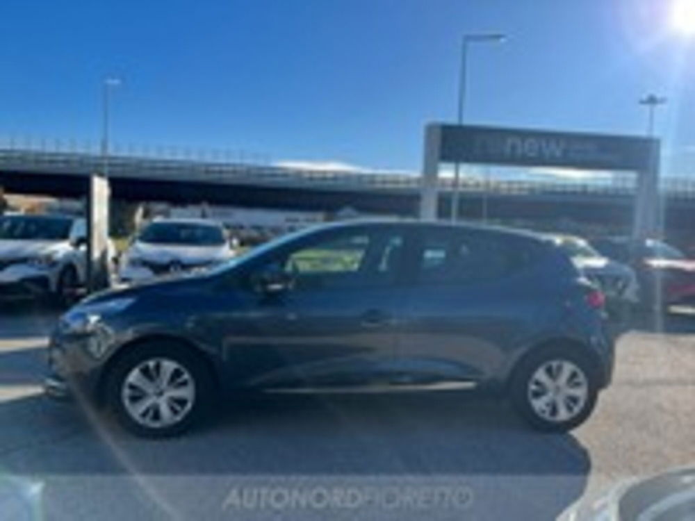 Renault Clio TCe 12V 75 CV 5 porte Moschino Life del 2019 usata a Pordenone (3)