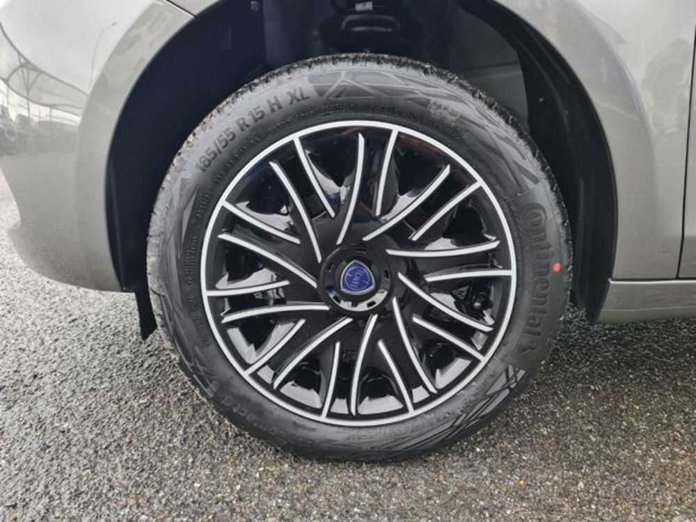 Lancia Ypsilon nuova a Torino (15)