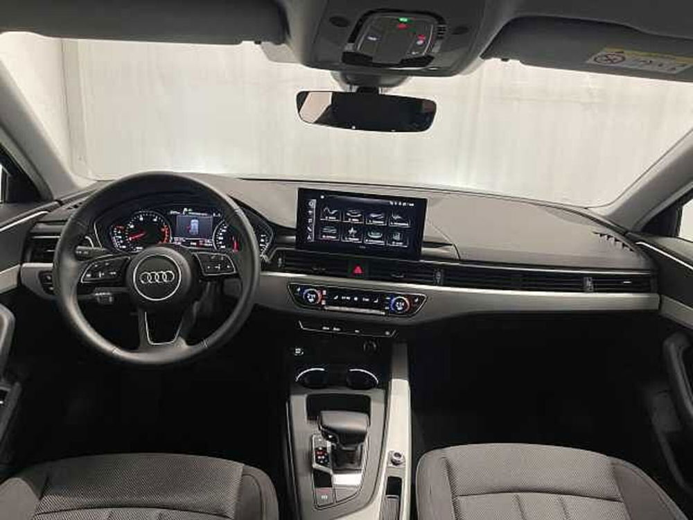 Audi A4 Avant 35 TDI/163 CV S tronic Business  del 2020 usata a Lucca (3)