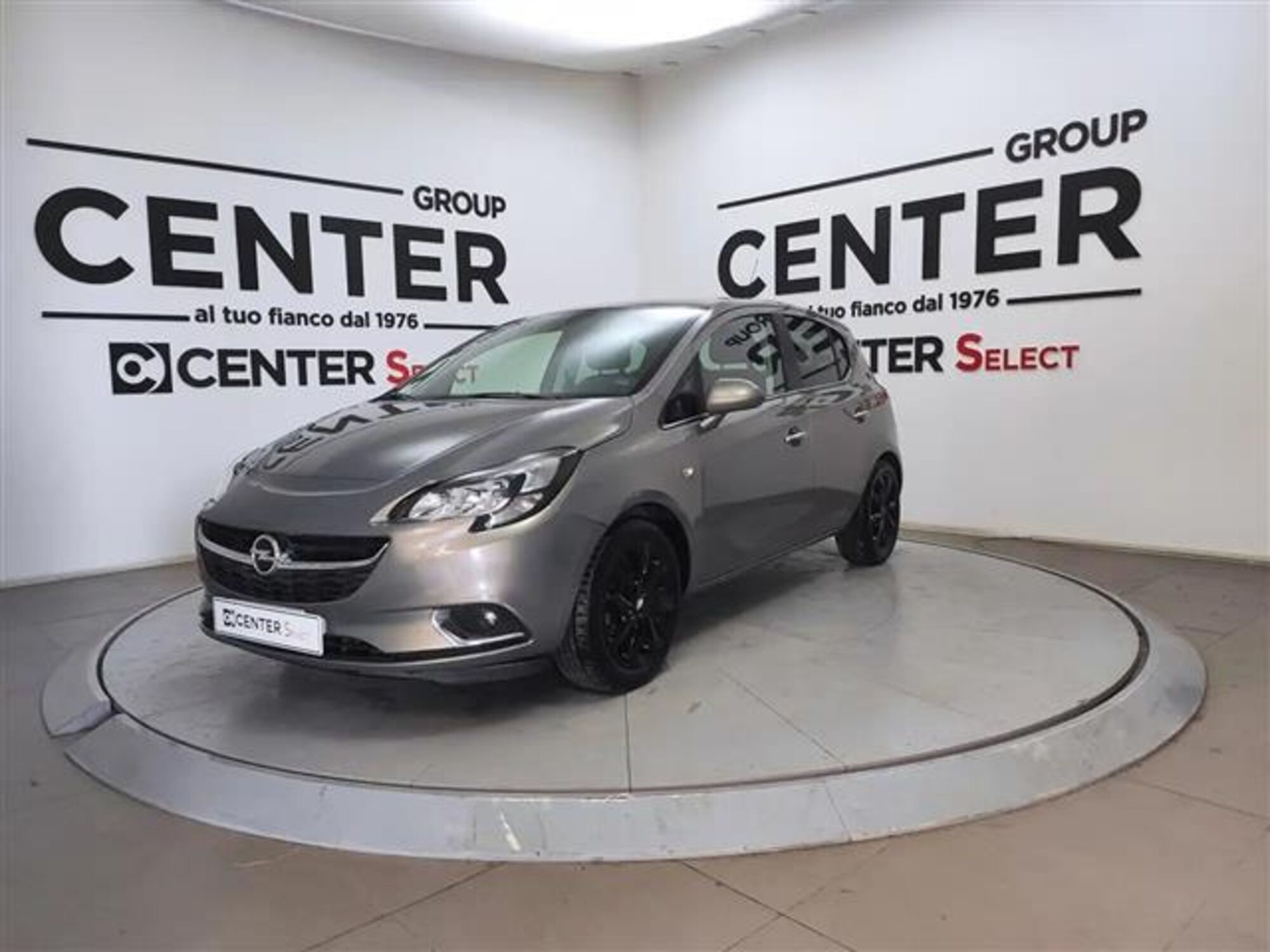 Opel Corsa 1.2 5 porte Cosmo  del 2015 usata a Napoli