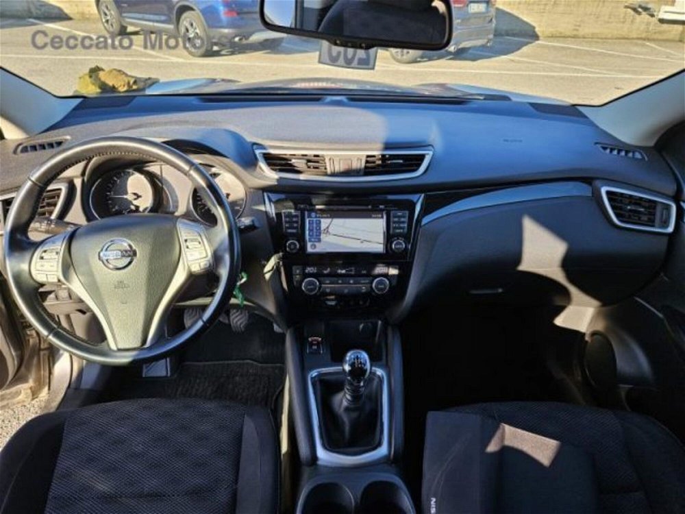 Nissan Qashqai 1.6 dCi 4WD Tekna  del 2014 usata a Padova (3)