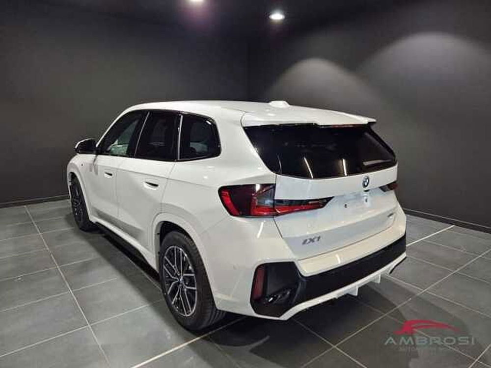 BMW iX1 iX1 xDrive 20 xLine nuova a Viterbo (4)