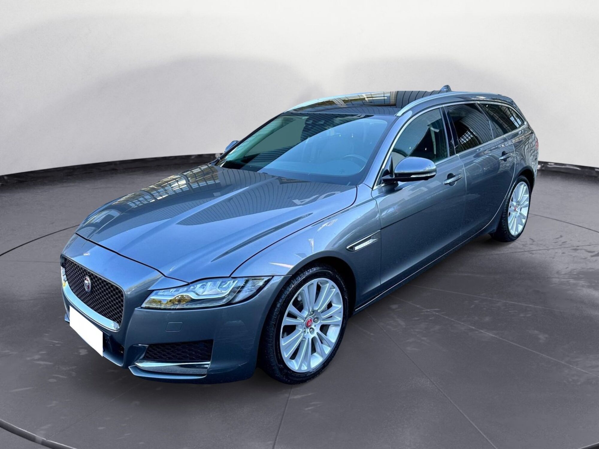 Jaguar XF Sportbrake 2.0 D 240 CV AWD aut. Portfolio  del 2017 usata a Iseo